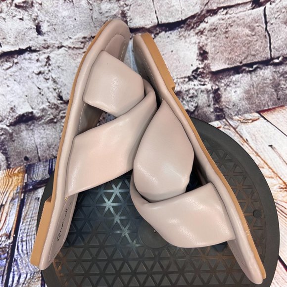 Qupid Women's Taupe Beige Open Toe Cushy Soft Cross Strap Flat Sandals Size 6.5 - Picture 5 of 9